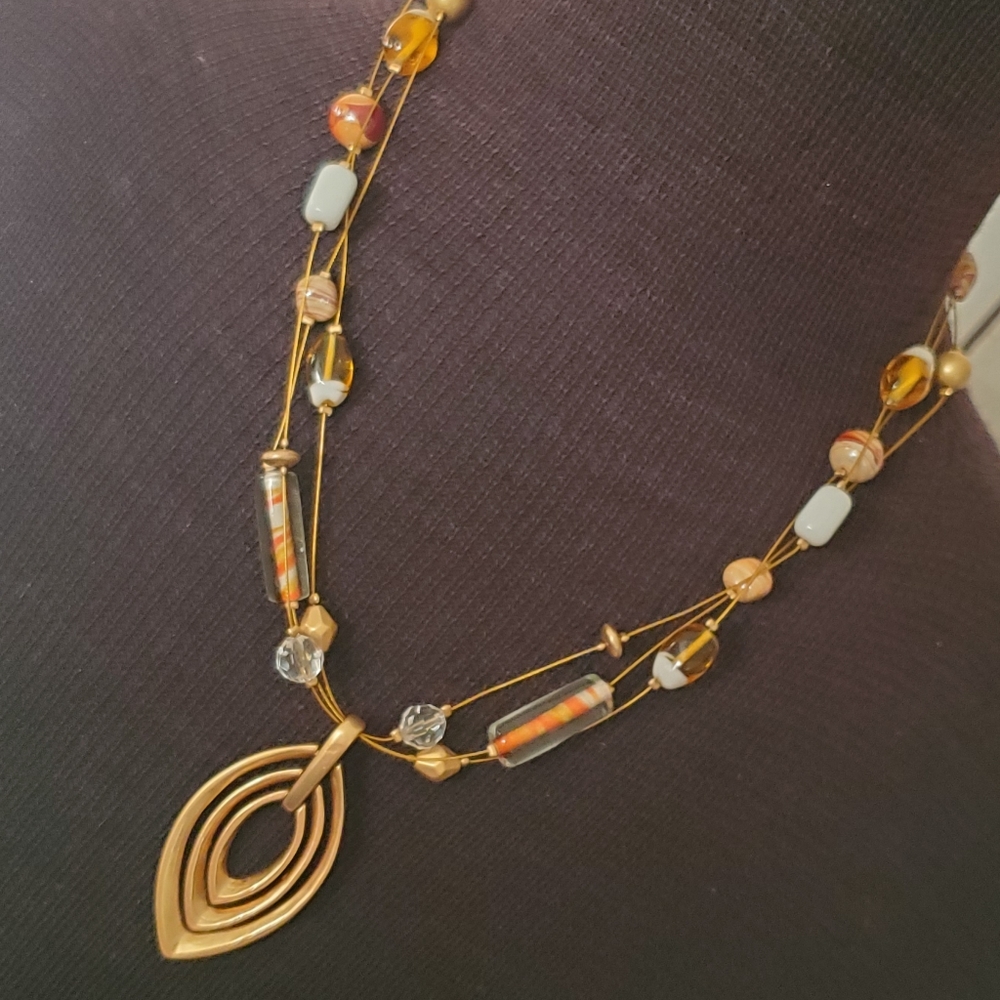 Vintage goldtone beaded necklace with pendant
